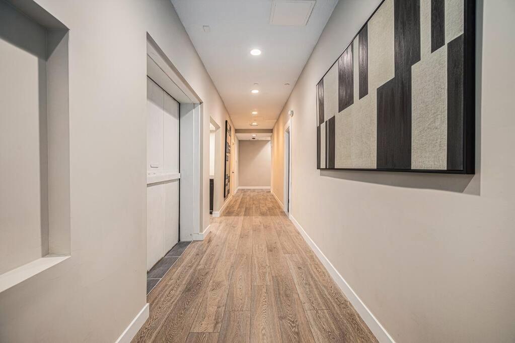Private Room With Kitchen & Bath 4 แบรเดนตัน ภายนอก รูปภาพ